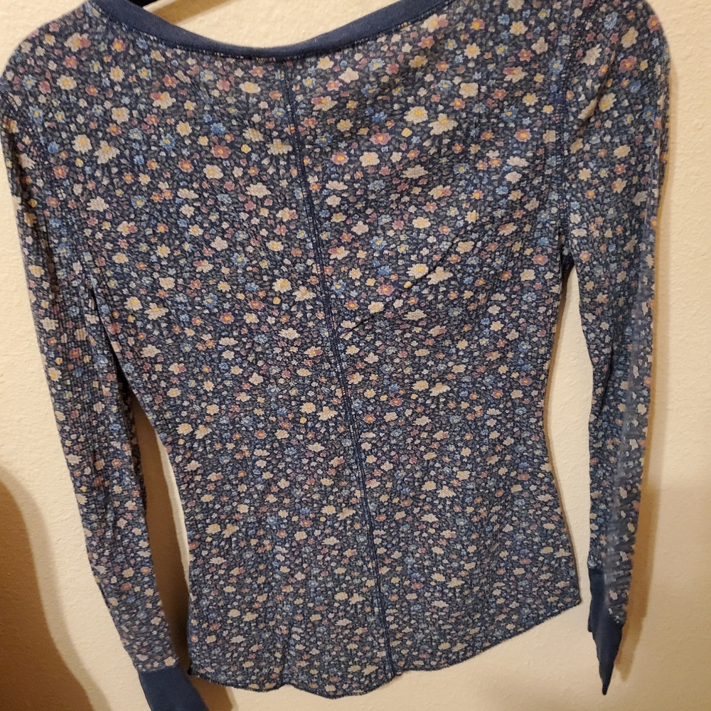 Floral Top - Picture 5 of 5
